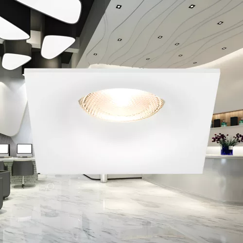 BRY-TETRA-D-SQR-WHT-SPOTLIGHT