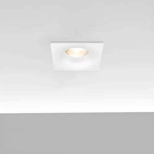 BRY-TETRA-D-SQR-WHT-SPOTLIGHT